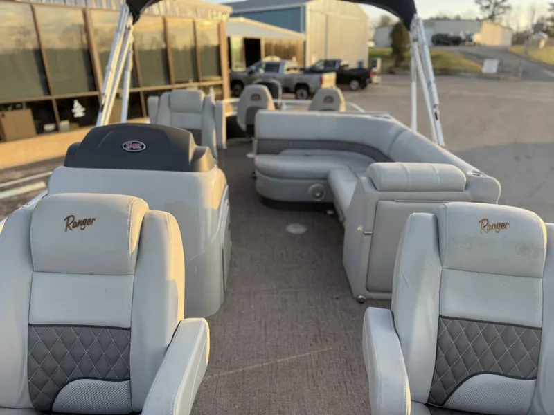 Slide: The Image of Ranger Reata 220F 2020 - 37