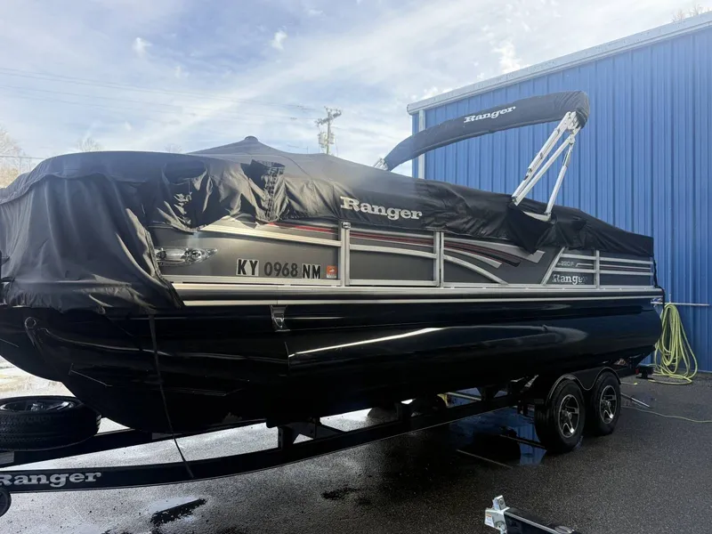 Slide: The Image of Ranger Reata 220F 2020 - 44