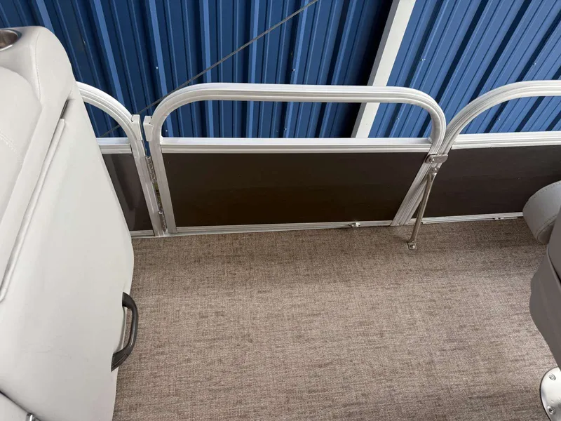 Slide: The Image of Ranger Reata 220F 2020 - 48