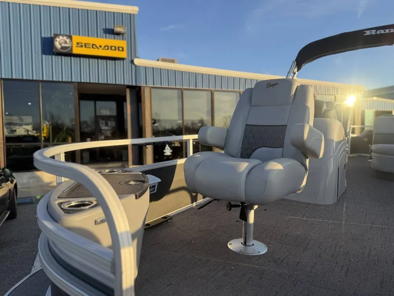 Slide: The Image of Ranger Reata 220F 2020 - 50