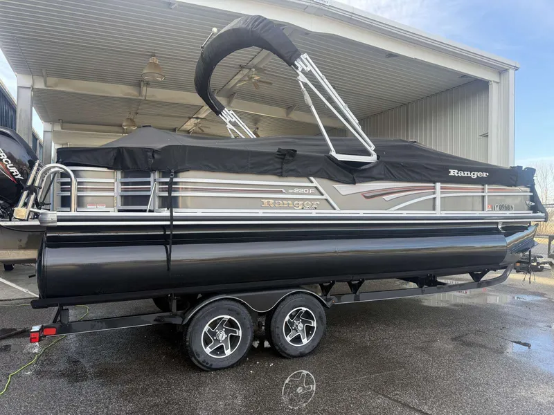 Slide: The Image of Ranger Reata 220F 2020 - 58