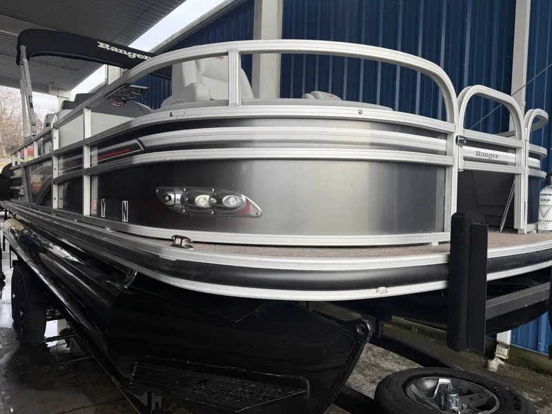 Slide: The Image of Ranger Reata 220F 2020 - 60