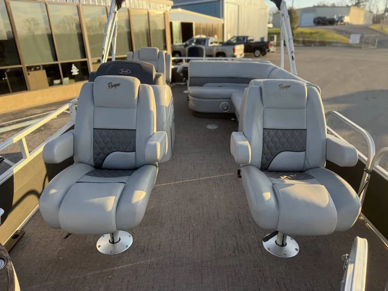 Slide: The Image of Ranger Reata 220F 2020 - 8