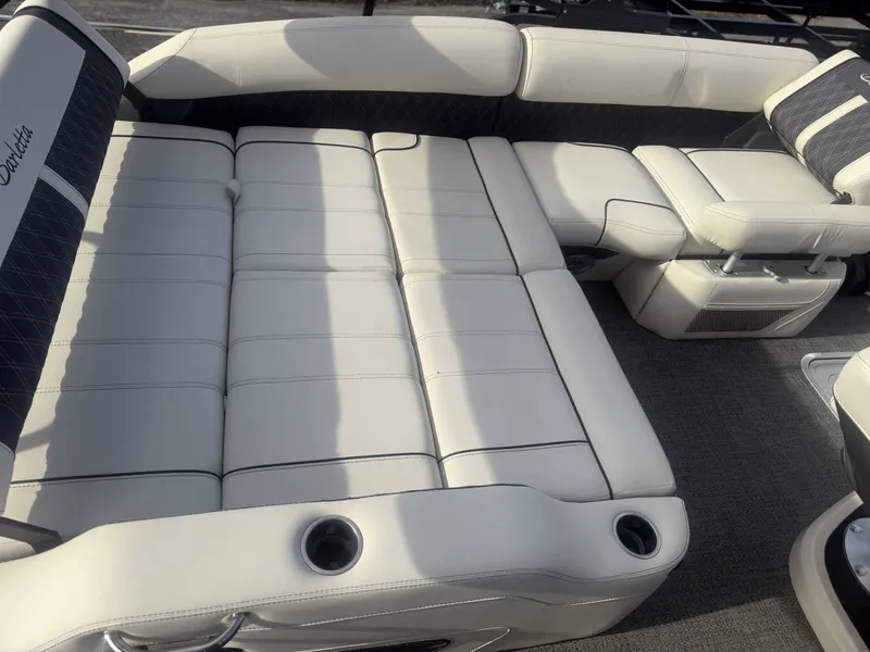 Slide: The Image of Barletta Lusso L25U 2025 - 13