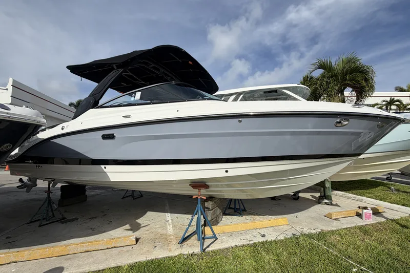 Slide: The Image of Sea Ray SLX 280 Outboard 2026 - 1