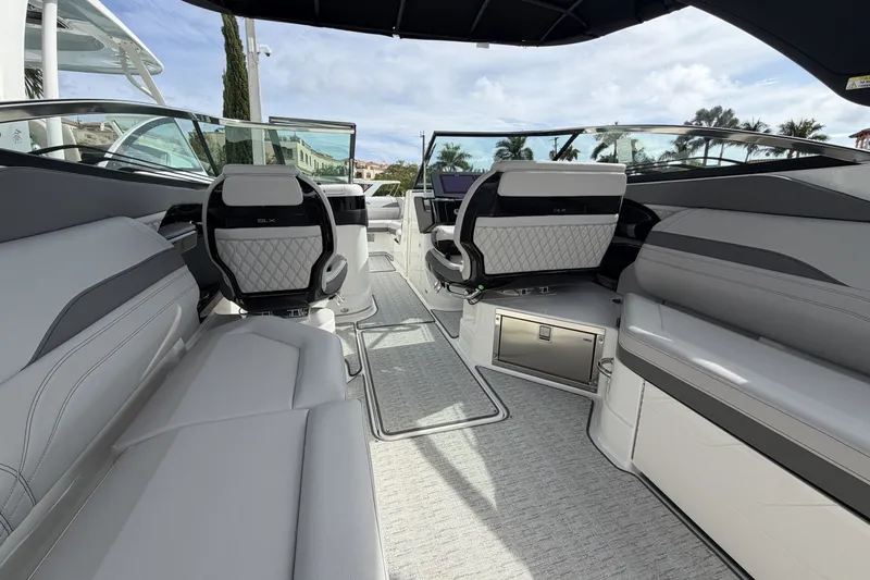 Slide: The Image of Sea Ray SLX 280 Outboard 2026 - 13