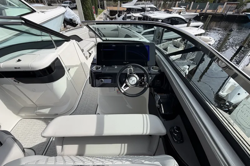 Slide: The Image of Sea Ray SLX 280 Outboard 2026 - 19