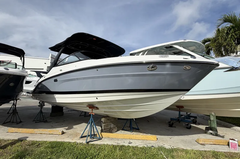 Slide: The Image of Sea Ray SLX 280 Outboard 2026 - 2