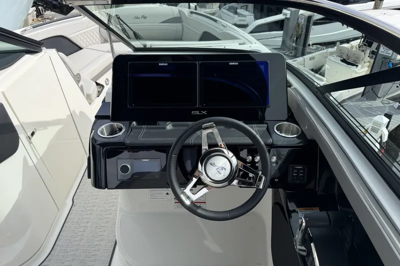 Slide: The Image of Sea Ray SLX 280 Outboard 2026 - 20