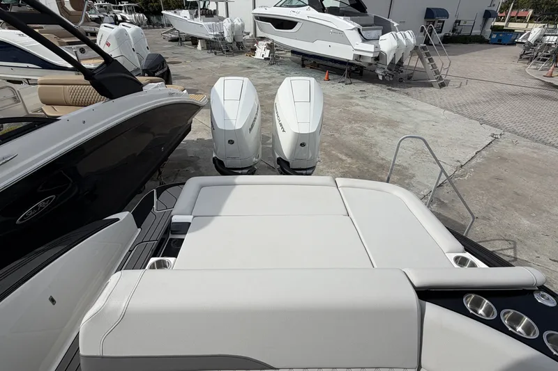Slide: The Image of Sea Ray SLX 280 Outboard 2026 - 7