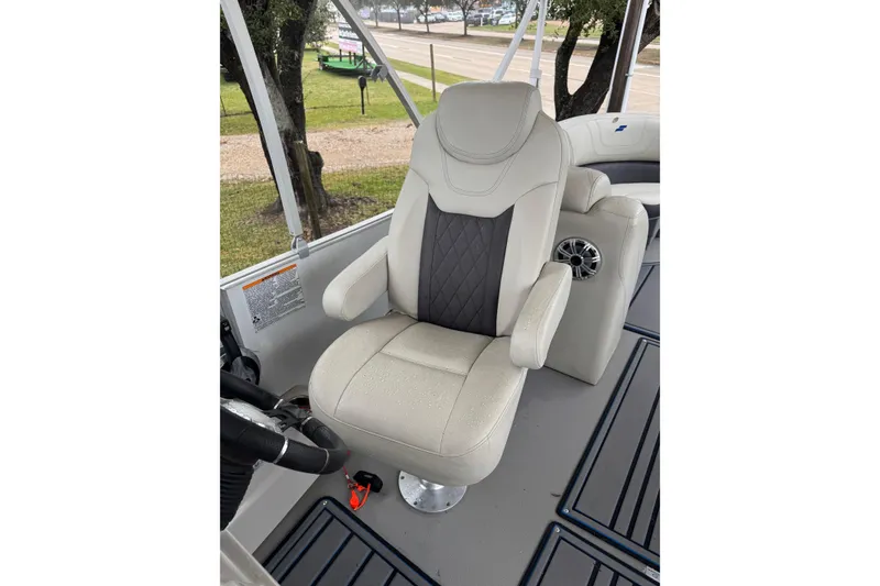 Slide: The Image of Luxurious captain's chair on 2020 Starcraft SLS 3 boat, featuring elegant design and comfort. - 9