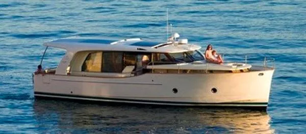 Slide: The Image of Greenline 40 Hybrid 2014 - 0