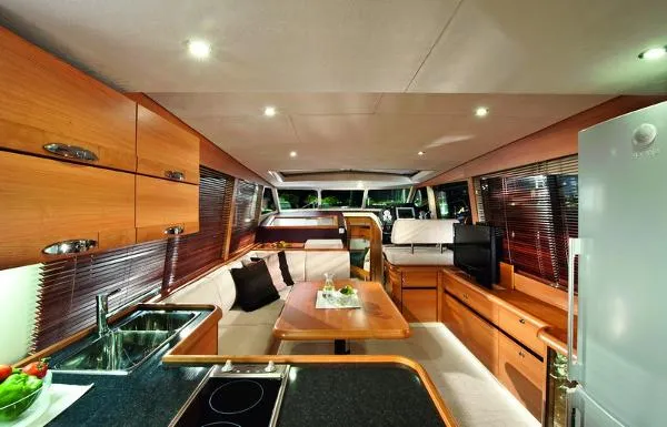 Slide: The Image of Greenline 40 Hybrid 2014 - 1