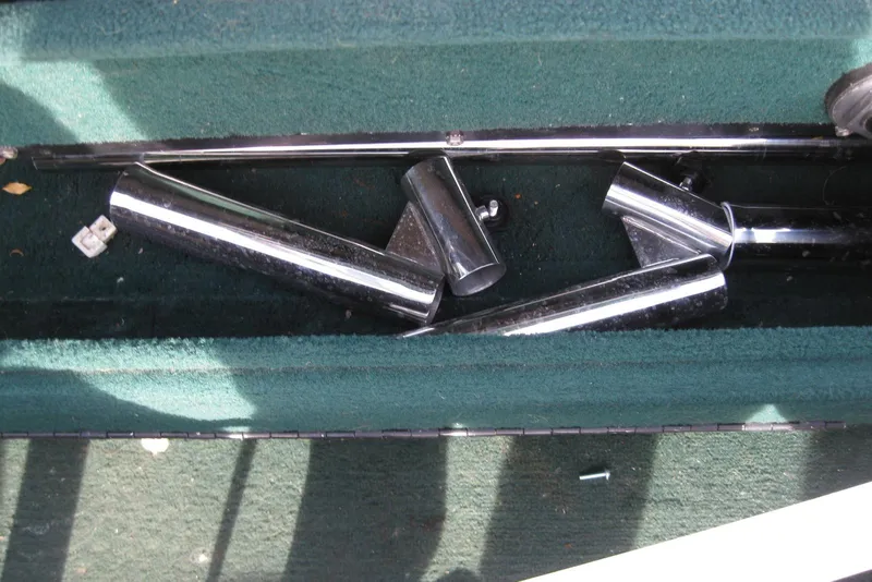 Slide: The Image of Chrome exhaust pipes on green carpet, Starcraft Pro-Elite 2000, 1999 model. - 12