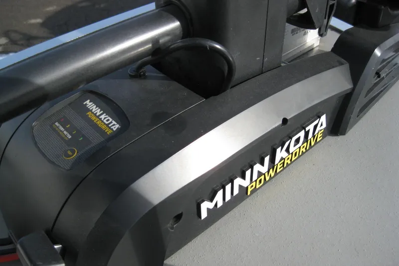 Slide: The Image of Minn Kota PowerDrive motor on Starcraft Pro-Elite 2000, 1999 model. - 20