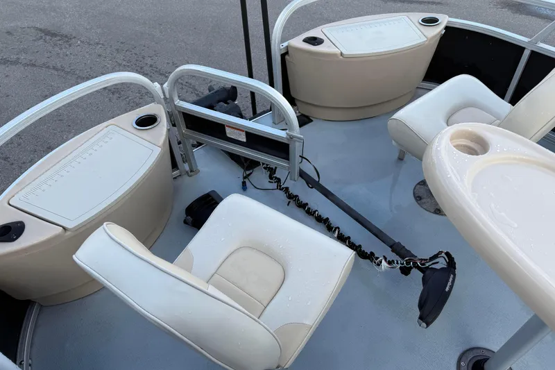 Slide: The Image of 2015 Sun Tracker Fishin' Barge 20 DLX interior with seating and fishing setup. - 12