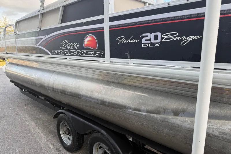 Slide: The Image of 2015 Sun Tracker Fishin' Barge 20 DLX pontoon boat on trailer. - 3