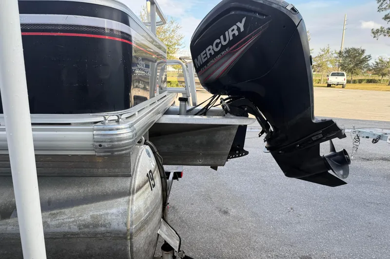 Slide: The Image of 2015 Sun Tracker Fishin' Barge 20 DLX with Mercury outboard motor in parking lot. - 7