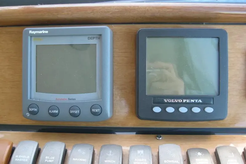 Slide: The Image of Control panel of 2008 Doral Alegria boat with GPS and radar display. - 36