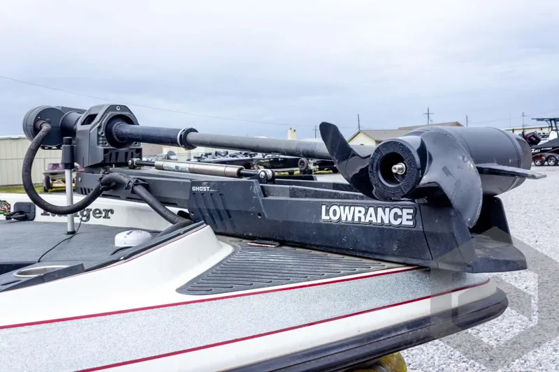 Slide: The Image of 2014 Ranger Z520 Comanche with Lowrance Ghost trolling motor on deck. - 30