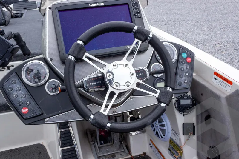 Slide: The Image of Steering console of 2014 Ranger Z520 Comanche boat with Lowrance display and gauges. - 44