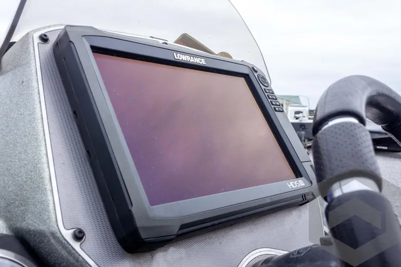 Slide: The Image of Lowrance HDS-12 display on 2014 Ranger Z520 Comanche boat dashboard. - 47