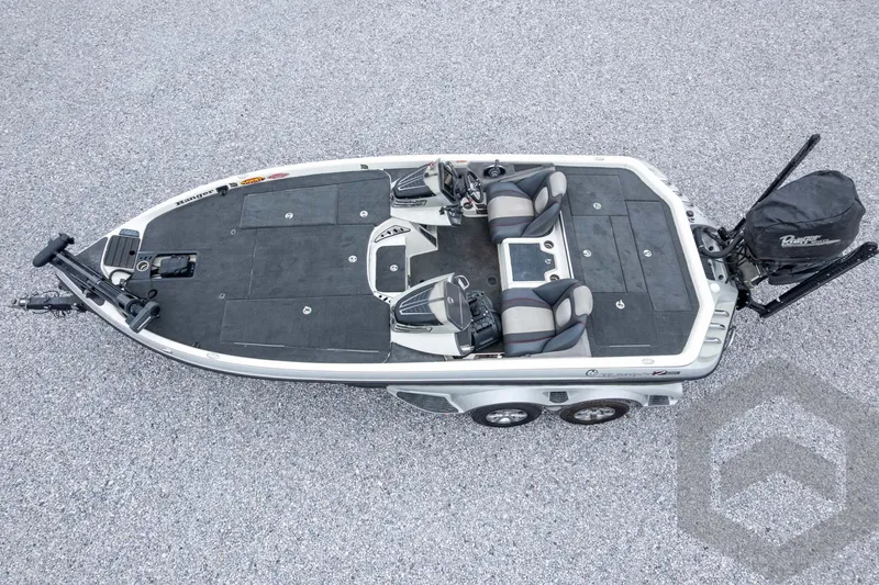 Slide: The Image of 2014 Ranger Z520 Comanche fishing boat, aerial view, dual seats, trolling motor, and storage compartments. - 66