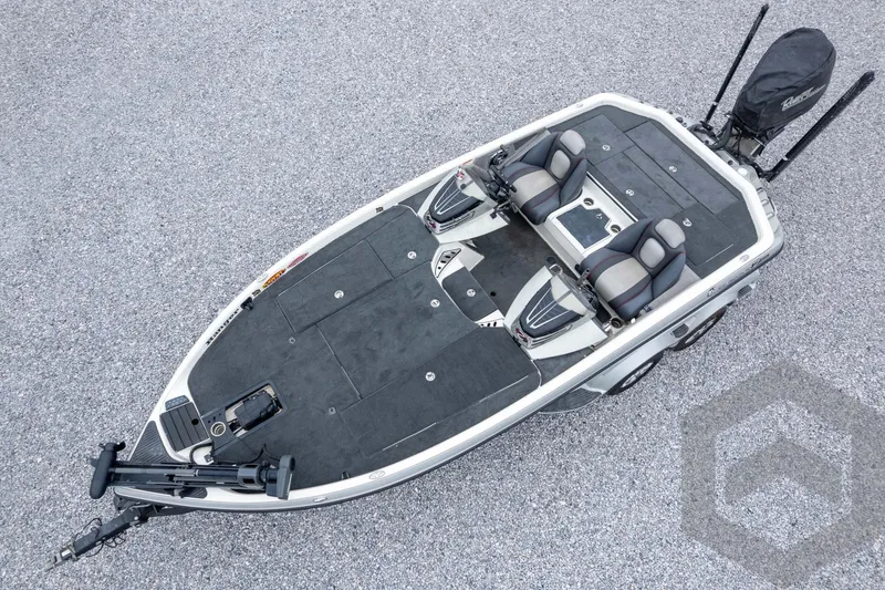 Slide: The Image of 2014 Ranger Z520 Comanche fishing boat, aerial view, dual seats, spacious deck. - 67