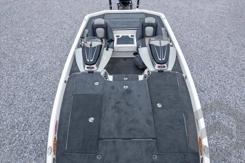Slide: The Image of 2014 Ranger Z520 Comanche boat interior with dual seats and storage compartments. - 69