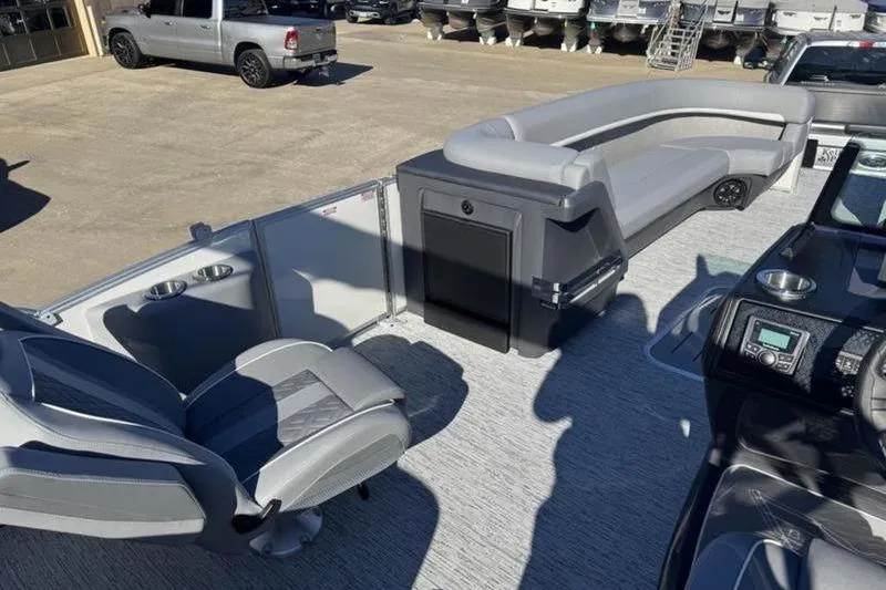 Slide: The Image of 2025 Bennington 26 MSB-ESP pontoon boat interior with gray seating and modern dashboard. - 19