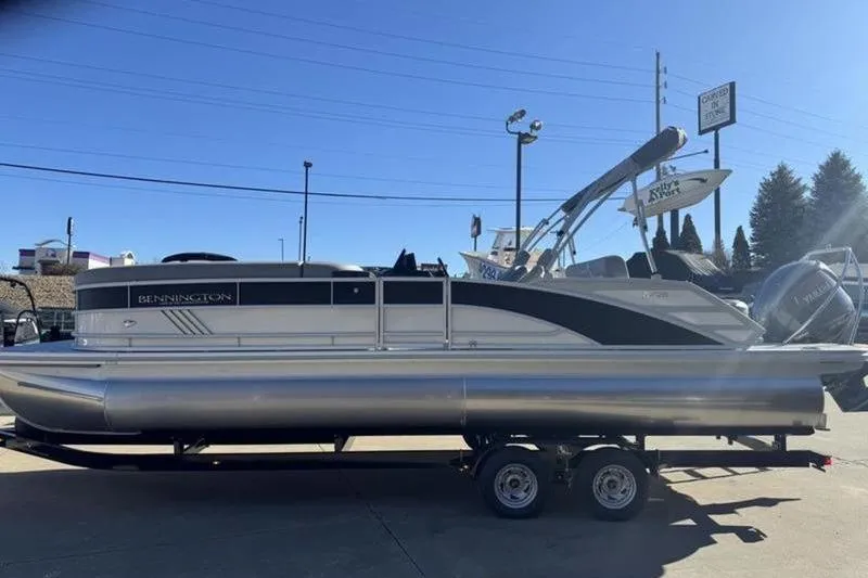 Slide: The Image of 2025 Bennington 26 MSB-ESP pontoon boat on trailer, sunny day. - 7