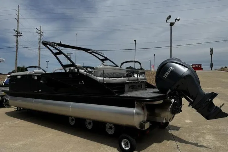 Slide: The Image of 2025 Bennington 26 LXSSBA pontoon boat with Yamaha outboard motor on trailer. - 7