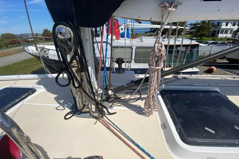 Slide: The Image of Deck of 1995 Sundeer 56 sailboat with ropes and winches under clear sky. - 29