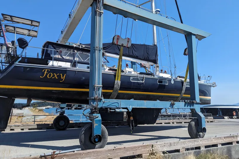 Slide: The Image of Sundeer 56 sailboat "Foxy" from 1995 on a boat lift at a marina. - 42