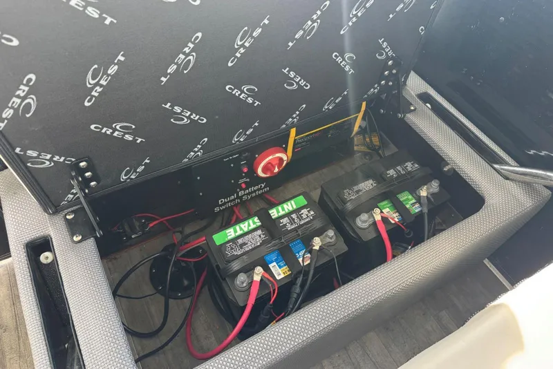 Slide: The Image of Dual battery system in 2022 Crest Classic Platinum 220 SLRC boat. - 25