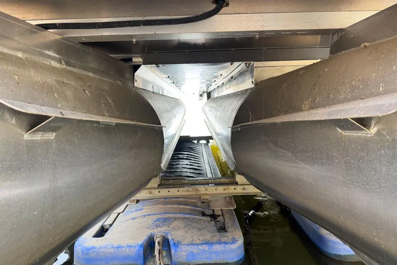 Slide: The Image of Underneath view of a 2022 Crest Classic Platinum 220 SLRC pontoon boat. - 32