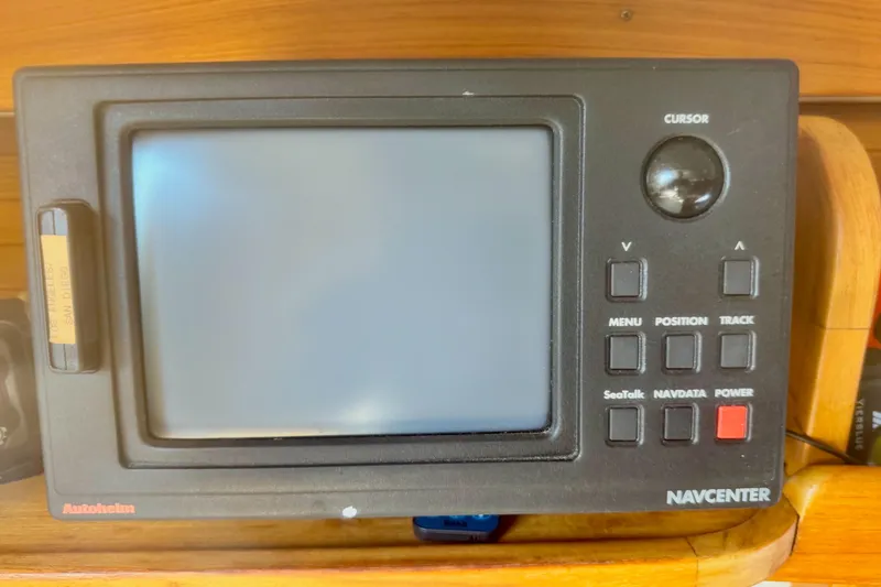 Slide: The Image of Autopilot navigation system on 1995 Catalina 320 sailboat, featuring buttons and display screen. - 18