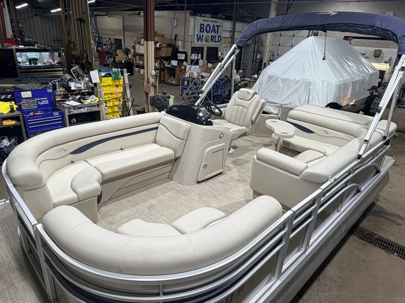 The Image of Bennington 20 SLX Pontoon 2018 - 1