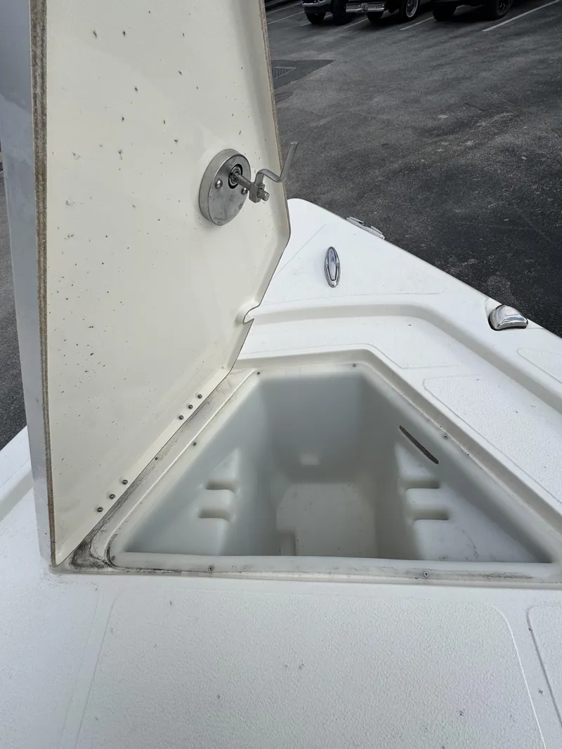 Slide: The Image of Skeeter SX Series SX241 2025 - 10