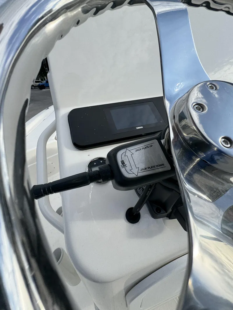 Slide: The Image of Skeeter SX Series SX241 2025 - 17