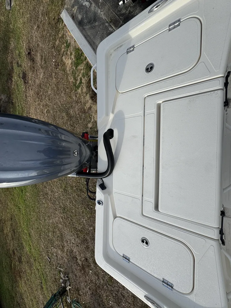 Slide: The Image of Skeeter SX Series SX241 2025 - 22