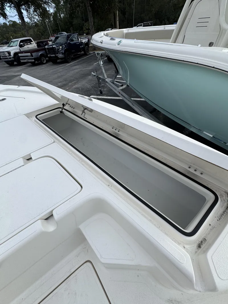 Slide: The Image of Skeeter SX Series SX241 2025 - 33