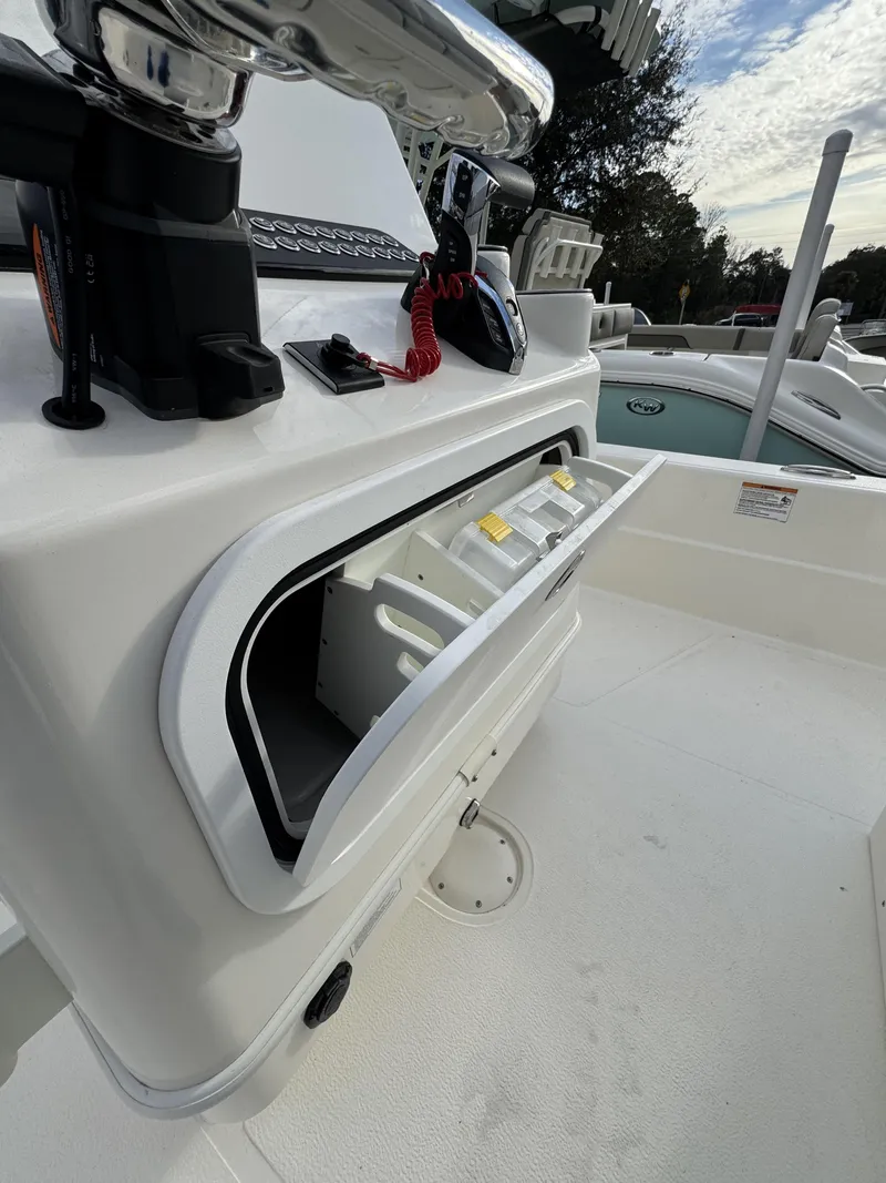 Slide: The Image of Skeeter SX Series SX241 2025 - 38