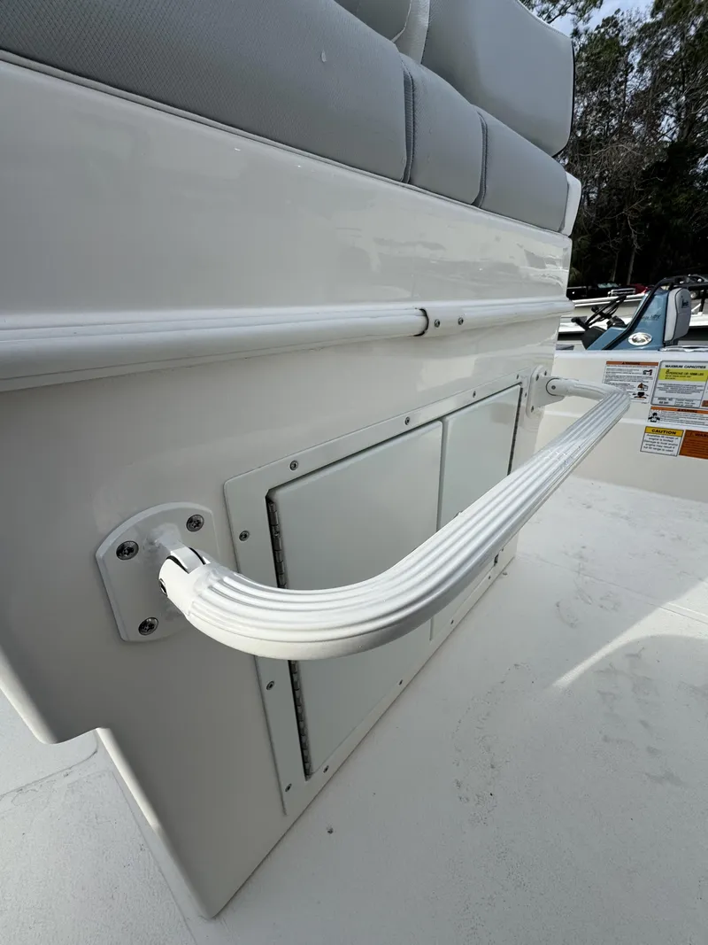 Slide: The Image of Skeeter SX Series SX241 2025 - 42