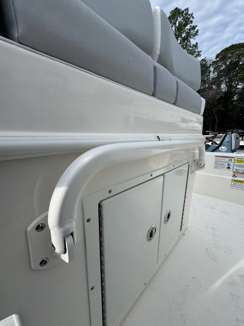 Slide: The Image of Skeeter SX Series SX241 2025 - 43