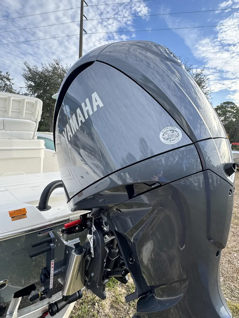 Slide: The Image of Skeeter SX Series SX241 2025 - 6