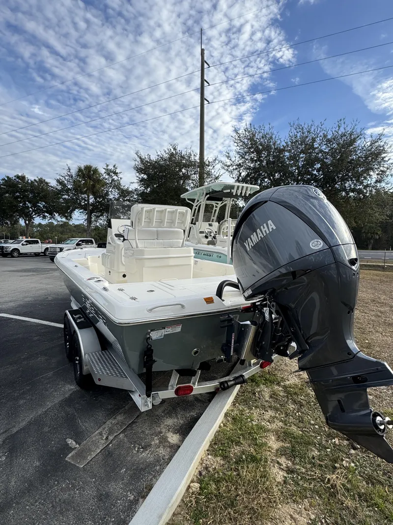 Slide: The Image of Skeeter SX Series SX241 2025 - 7