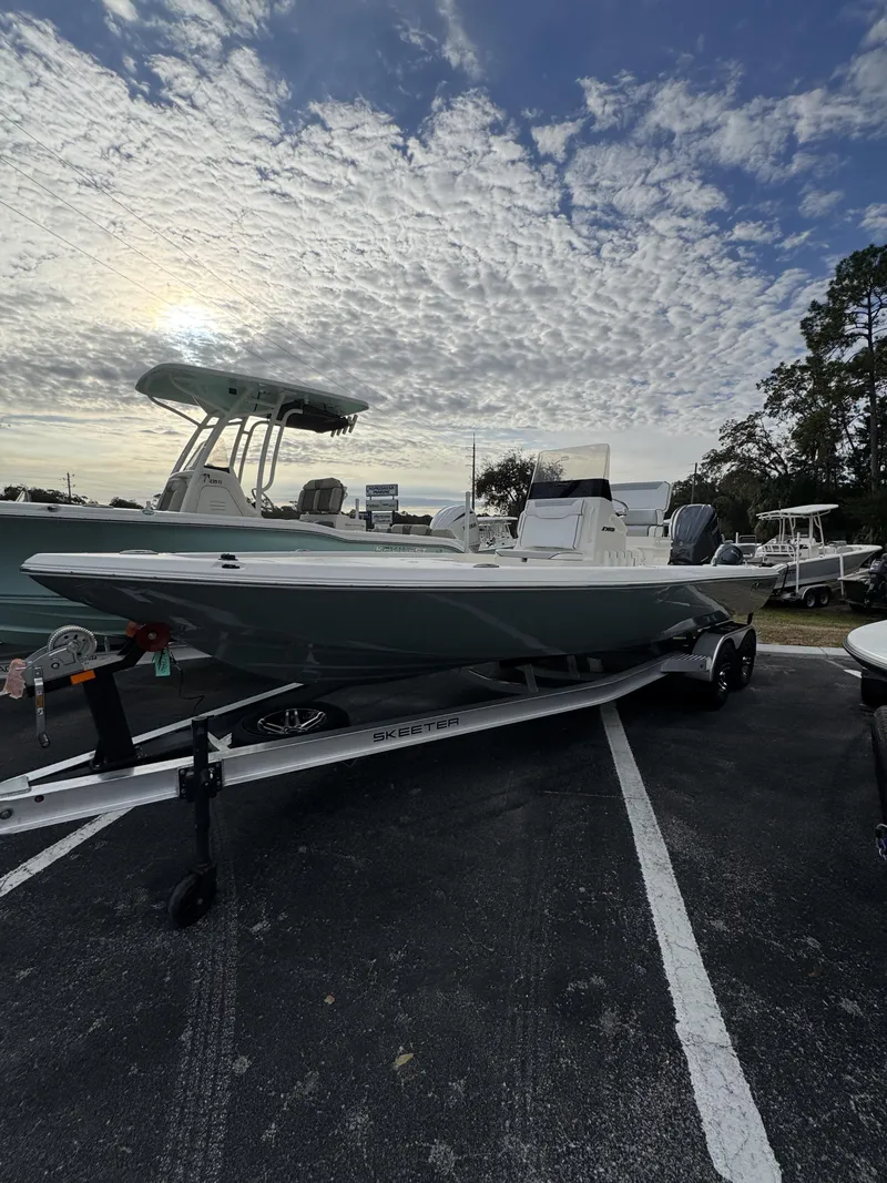 Slide: The Image of Skeeter SX Series SX241 2025 - 8