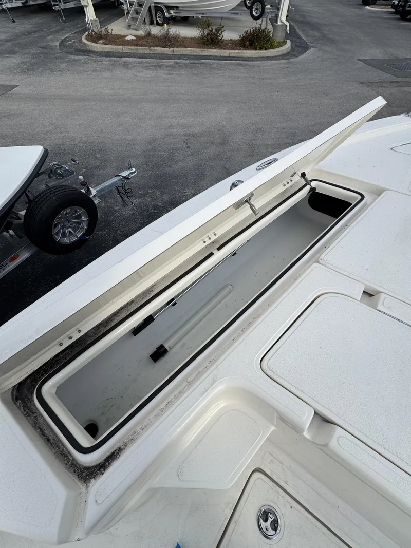 Slide: The Image of Skeeter SX Series SX241 2026 - 13