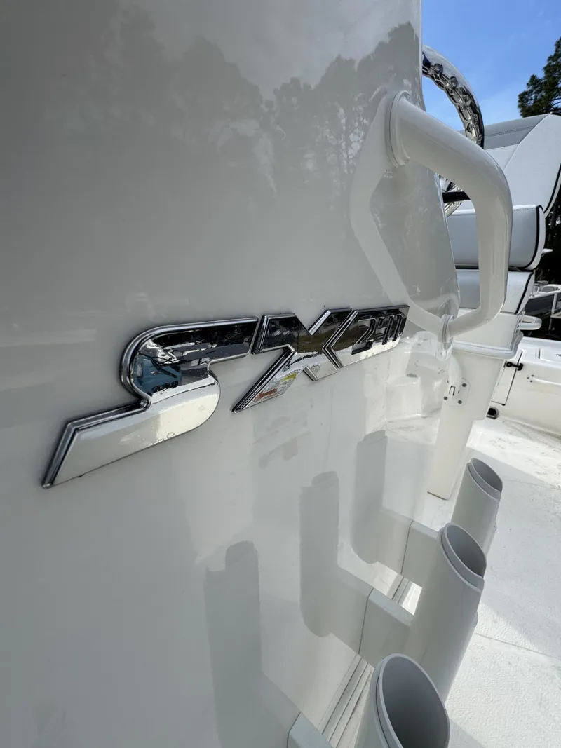 Slide: The Image of Skeeter SX Series SX241 2026 - 15